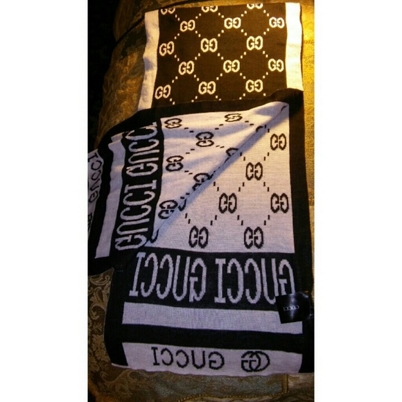 Reversible Gucci Scarf Make an offer!