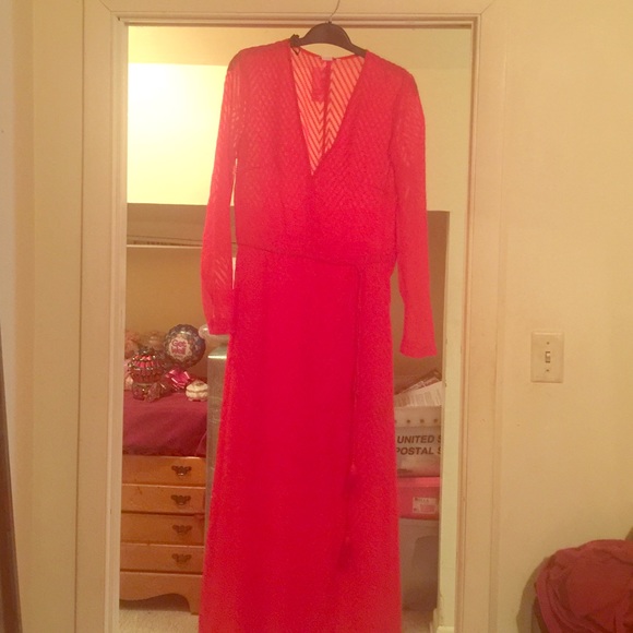 H&M Dresses & Skirts - Brand new beautiful red dress!