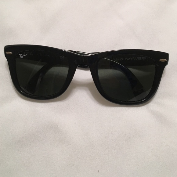 Black foldable Raybans