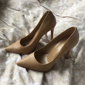 Nude Pumps