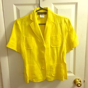 Short sleeved yellow blazer