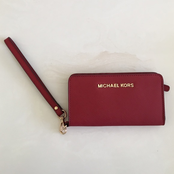 Michael Kors Handbags - 🚫 SOLD 🚫 Michael Kors Phone Wallet / wristlet