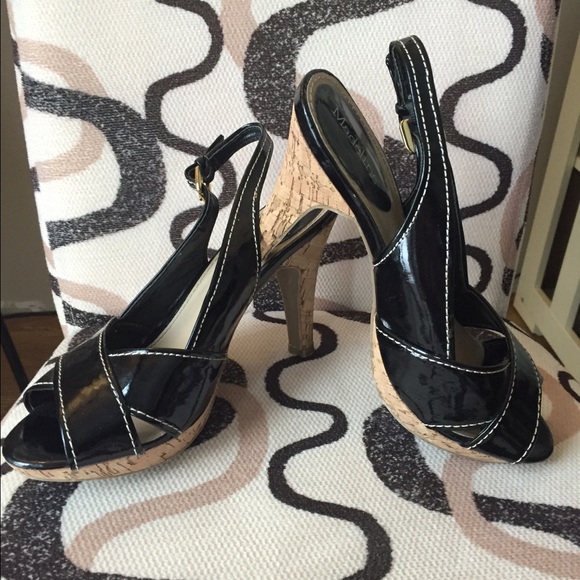 Black high heels!!! 👠