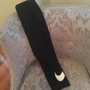 EUC Nike Capri Leggings