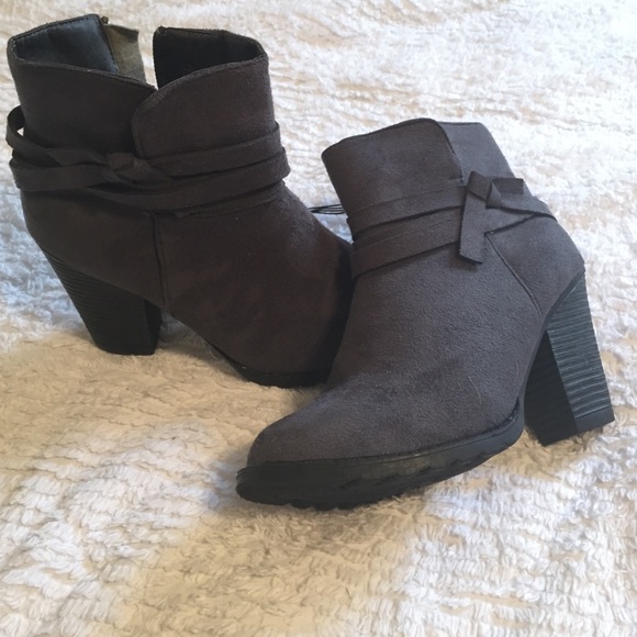 Grey rue 21 booties