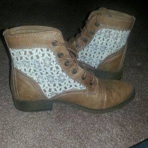 Lace combat boots