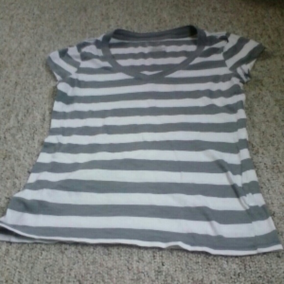 T shirt v neck