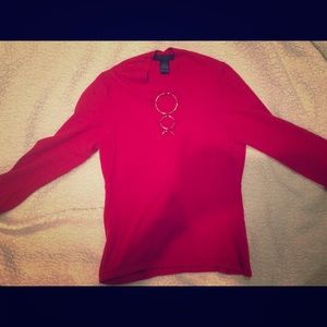 Super soft red top with three silver rings