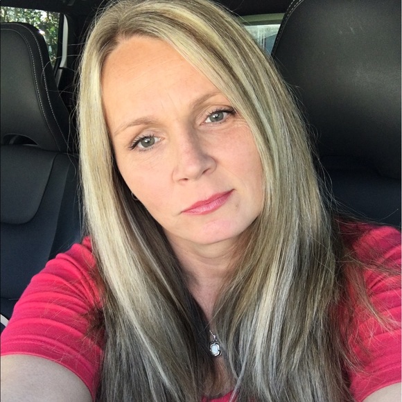 Meet your Posher, Elizabeth - Picture 2 of 3