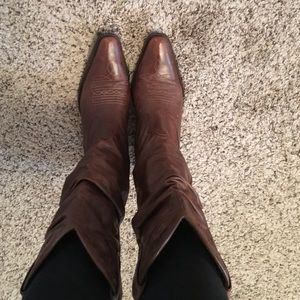 Brown cowboy boots 💕💕