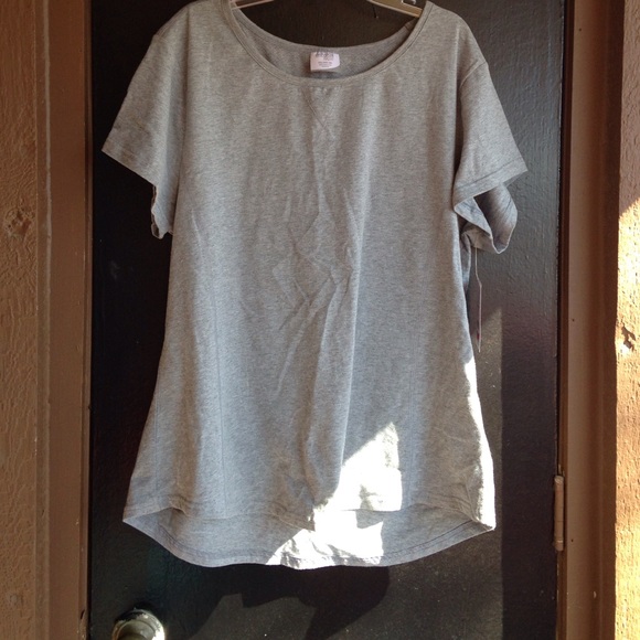 Grey t shirt