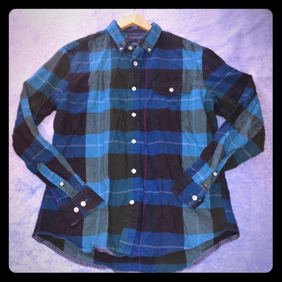 Tommy Hilfiger button down - Picture 1 of 3
