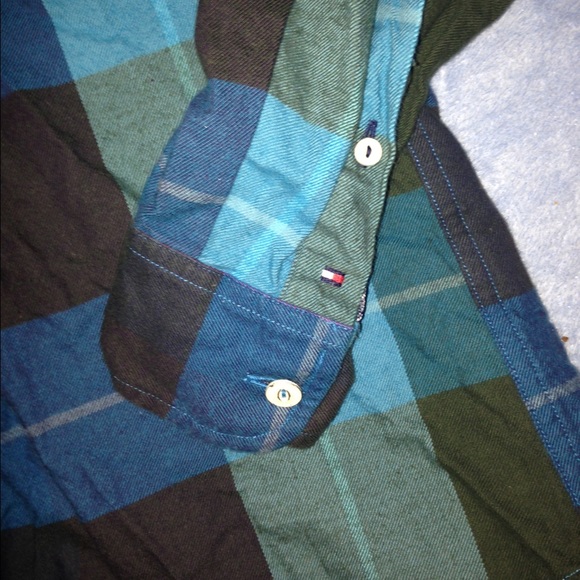 Tommy Hilfiger button down - Picture 3 of 3