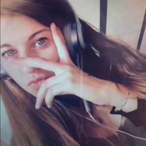 Meet your Posher, Caroline