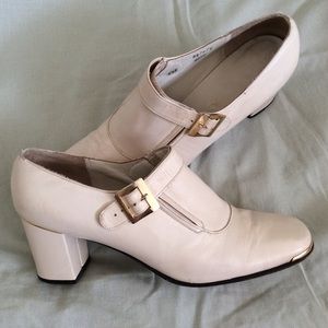 '60s Vintage Cream Heels with Gold Tone Details