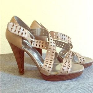 Jessica Simpson taupe heels