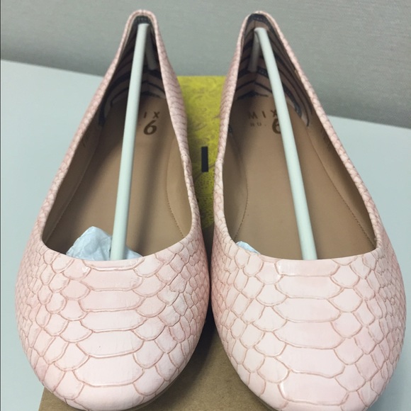 NIB Pale Pink Reptile Ballet Flat