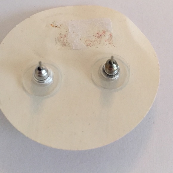 Adorable button earrings - Picture 2 of 3