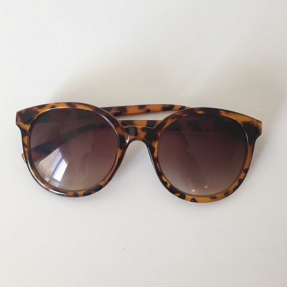 Urban Outfitters Accessories - UO Sunglasses