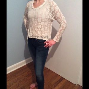 ⭐️PERFECT FOR SUMMER⭐️ crochet top w silk back
