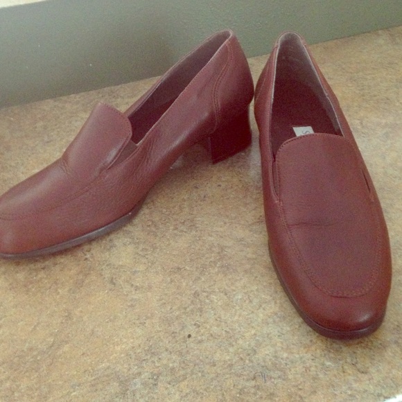 Supremes by soft spots heels
