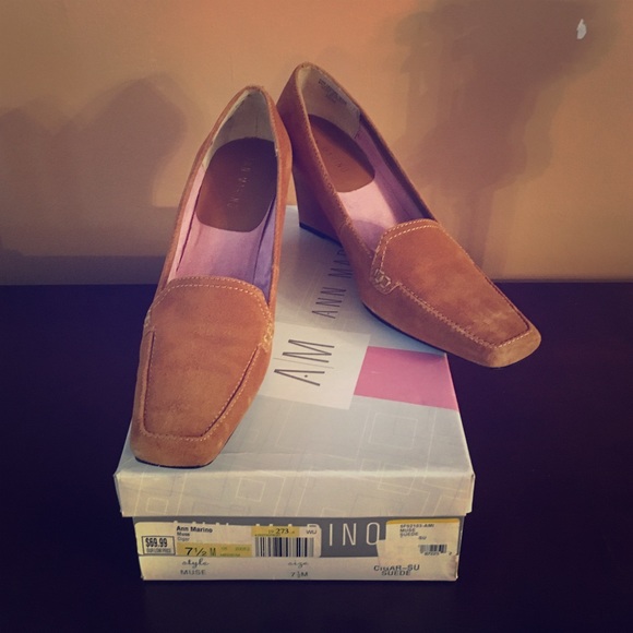 Ann Marino tan suede wedges