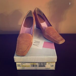 Ann Marino tan suede wedges
