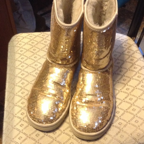 UGG Shoes - UGG TODAY'S SPECIAL ONE DAY ONLY NO HOLDS