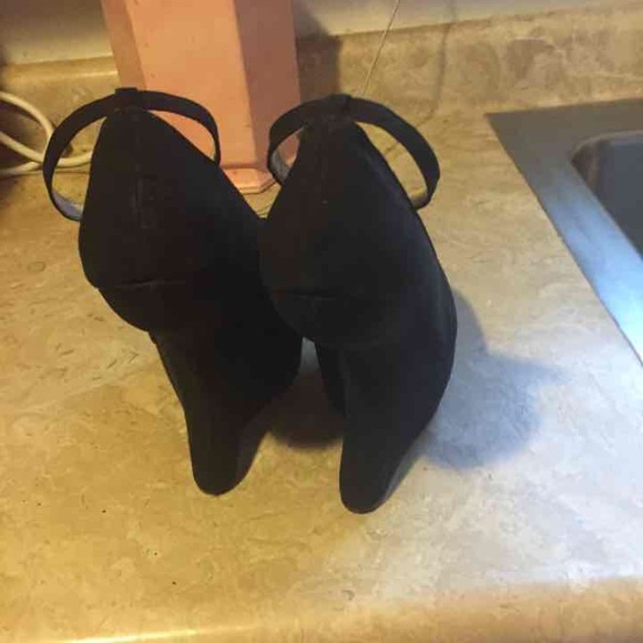 Heel - Picture 3 of 3