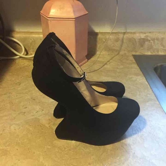 Heel - Picture 2 of 3