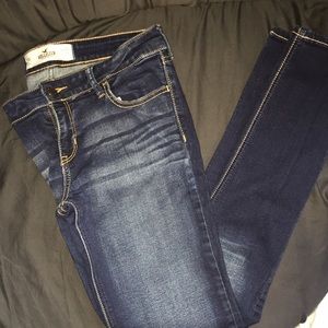 HOLLISTER LIGHT WASH SKINNY JEANS