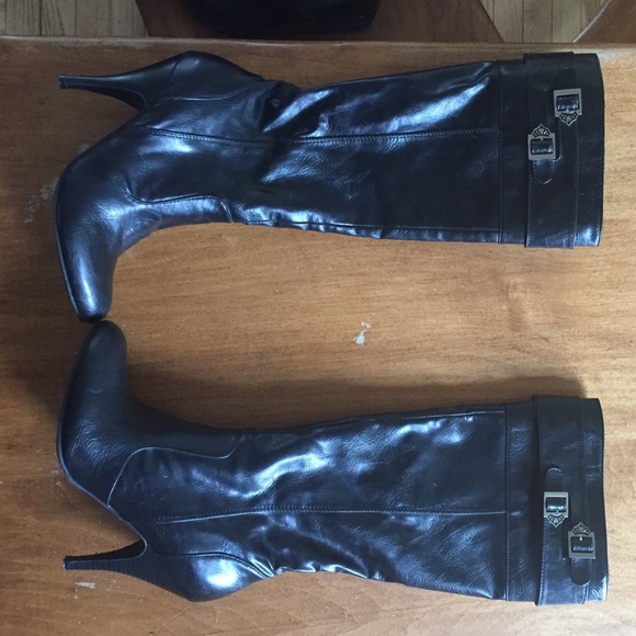 Fergalicious by Fergie Size 7 boots