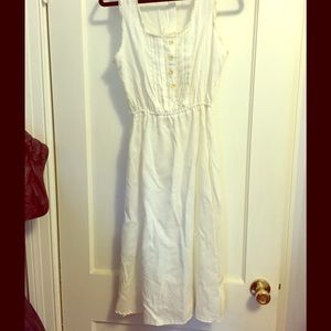 ADORABLE white linen vintage nightgown/dress