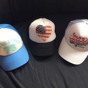 Super cute trucker hats! Perfect for summer !