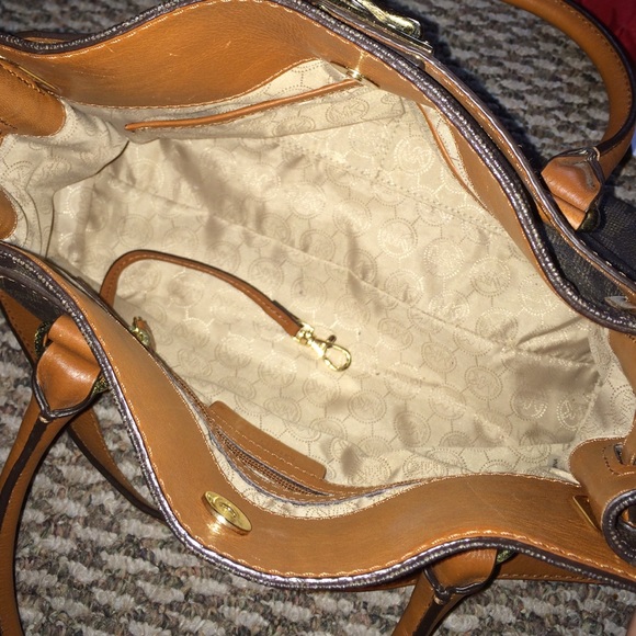 Michael Kors purse - Picture 4 of 4