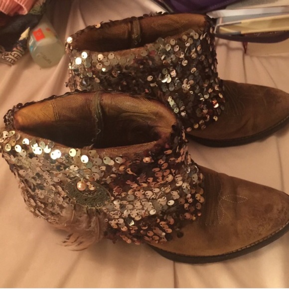 UPSCALED ARIAT BOOTS!!