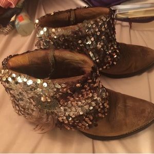 UPSCALED ARIAT BOOTS!!