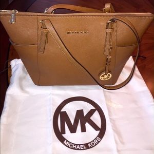 Michael Kors Jet Set Top-Zip Saffiano Leather Tote