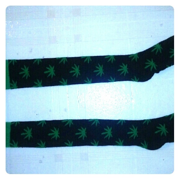Pot leaf knee high socks