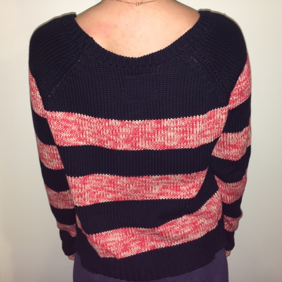 red and blue American eagle sweater - Picture 2 of 3