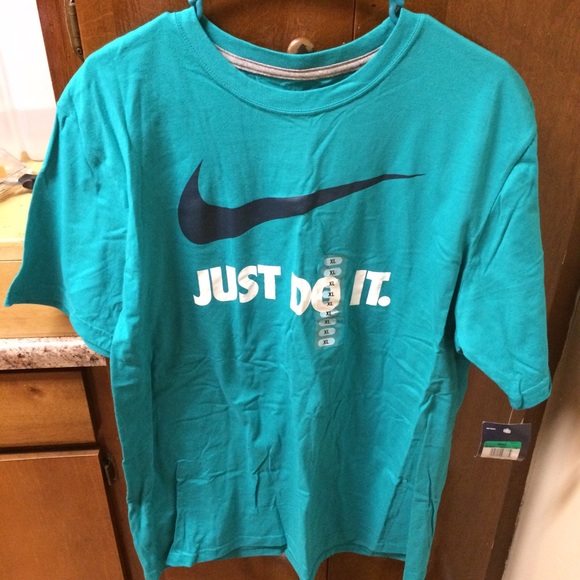 Nike Men's Shirt