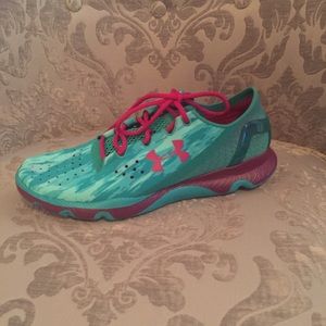 Like New Under Armor Speed Foam sneakers
