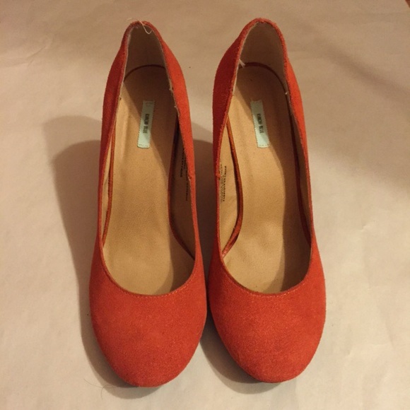 Urban outfitters orange pumps, size 9!