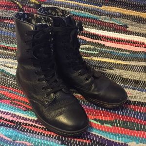 Dr. Martens Leyton boots