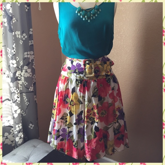 Floral print midi skirt 🌺🌷🌻🌸 - Picture 2 of 4