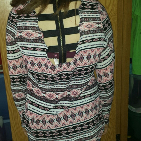 Aztec top - Picture 2 of 2