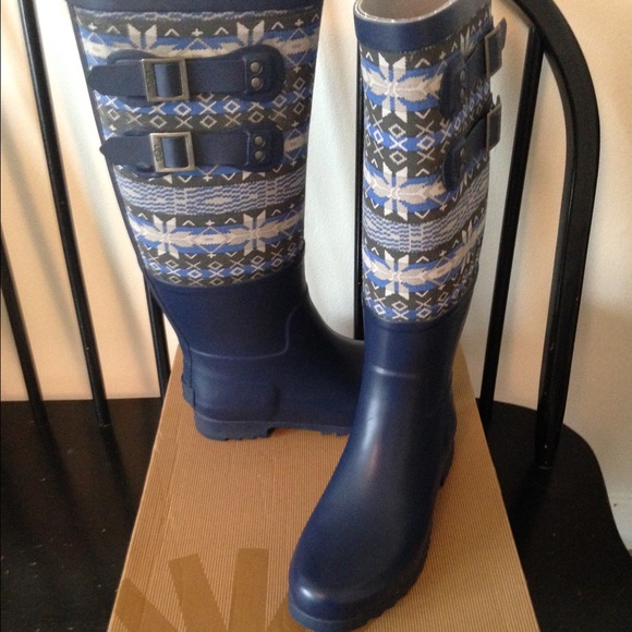 UGG Rain/Snow Boots Size 7 Perfect Condition