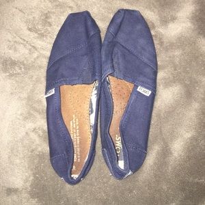 navy toms