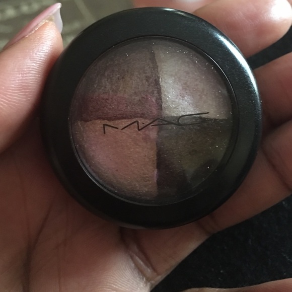 Mac eyeshadow in pink sensibilities.
