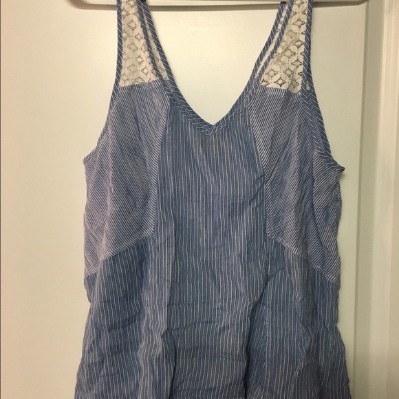 Holister sleeveless shirt